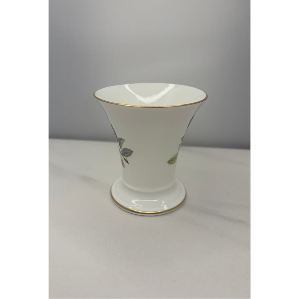 Wedgwood Hathaway Rose (Discontinued) Fine Bone China Small Vase Pink Rose - Picture 4 of 8